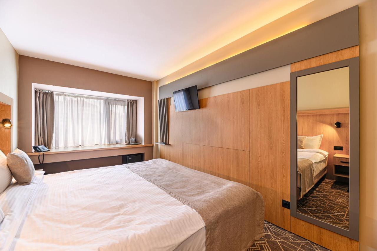 Hotel Central Pascani Esterno foto